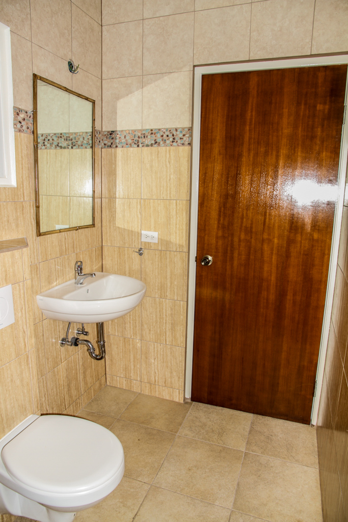 Private bathroom in a Kite Inn apartment