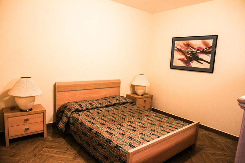 Comfortable bedroom in a Kite Inn Aruba apartment with king-size bed